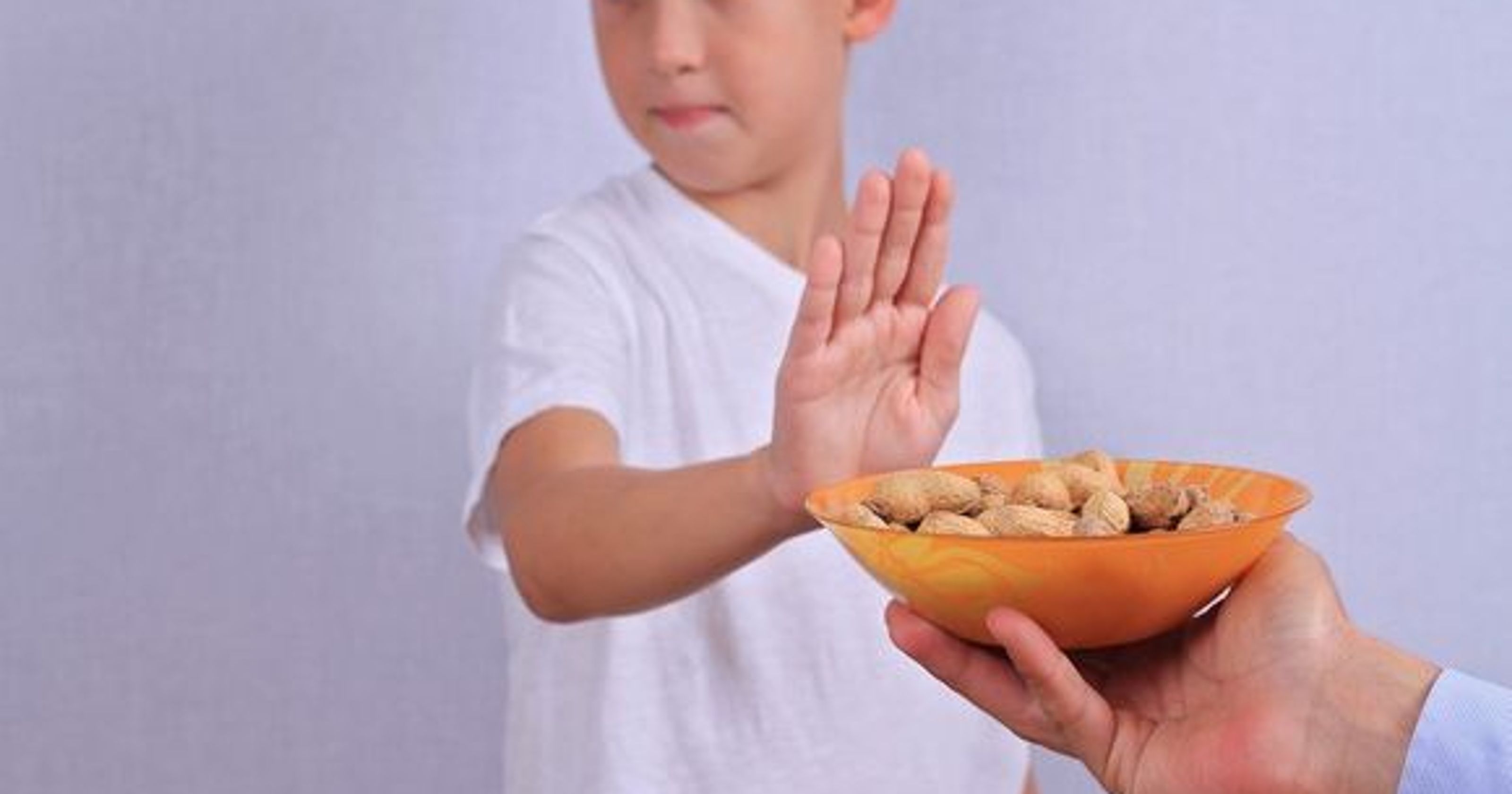 Puedes prevenir las alergias de tus bebés alimentándolos con cacahuete