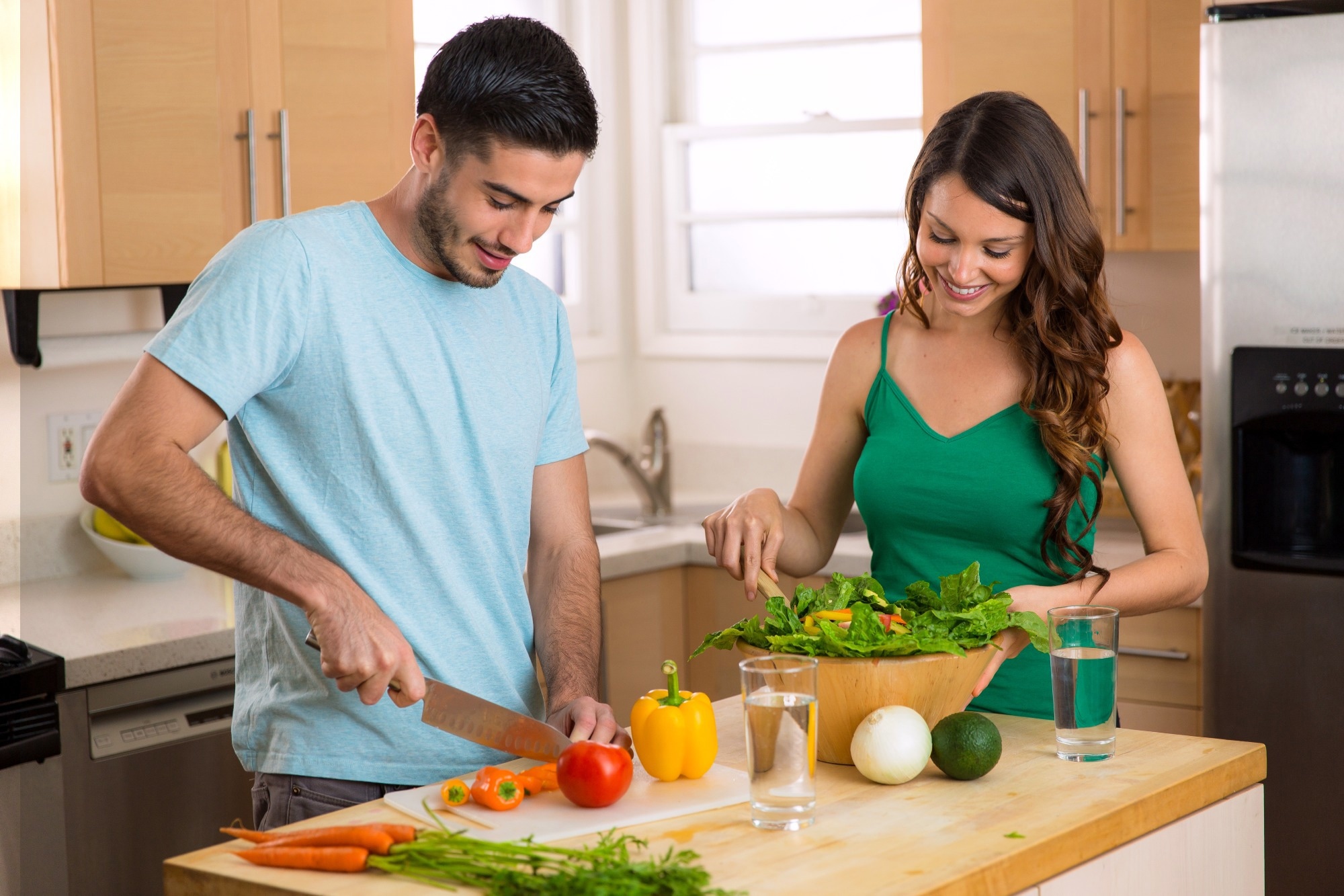 Un estudio sugiere que los hábitos alimentarios de la pareja influyen en el aumento de peso durante el embarazo