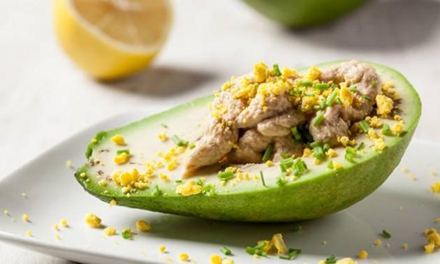 Receta para aumentar la fertilidad: aguacate relleno de pollo