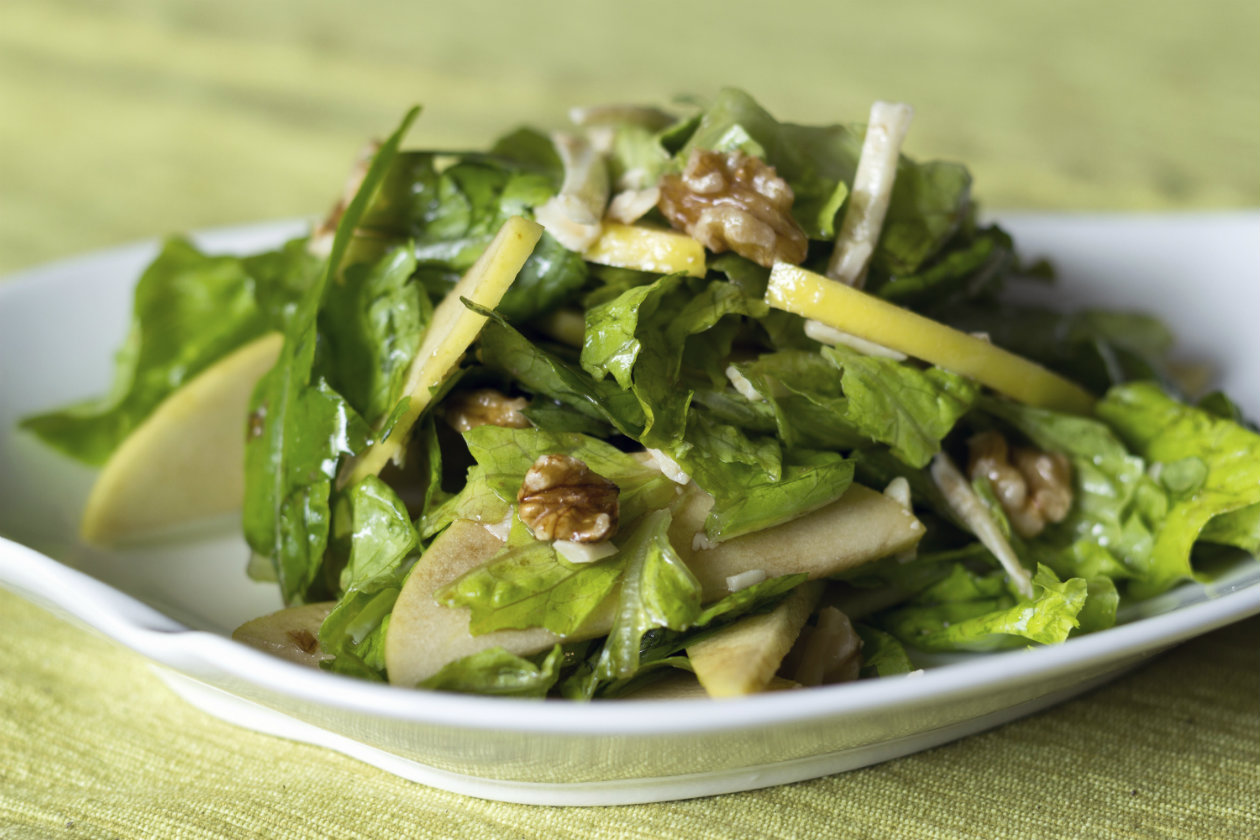 Receta para aumentar la fertilidad: ensalada de manzana verde y apio