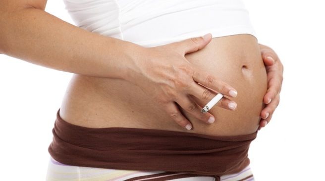 Razones por las que no debes fumar si estás embarazada