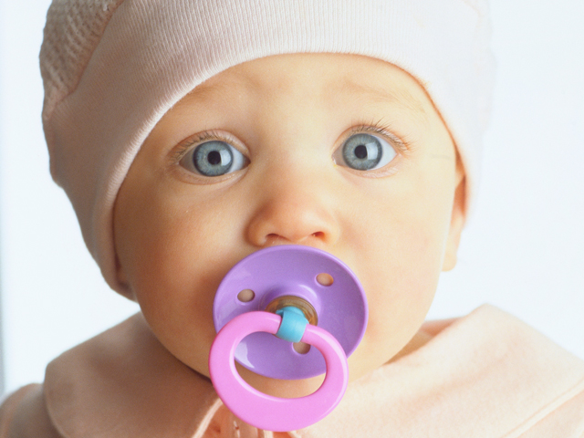 Ventajas y desventajas del uso de chupetes en bebés lactantes