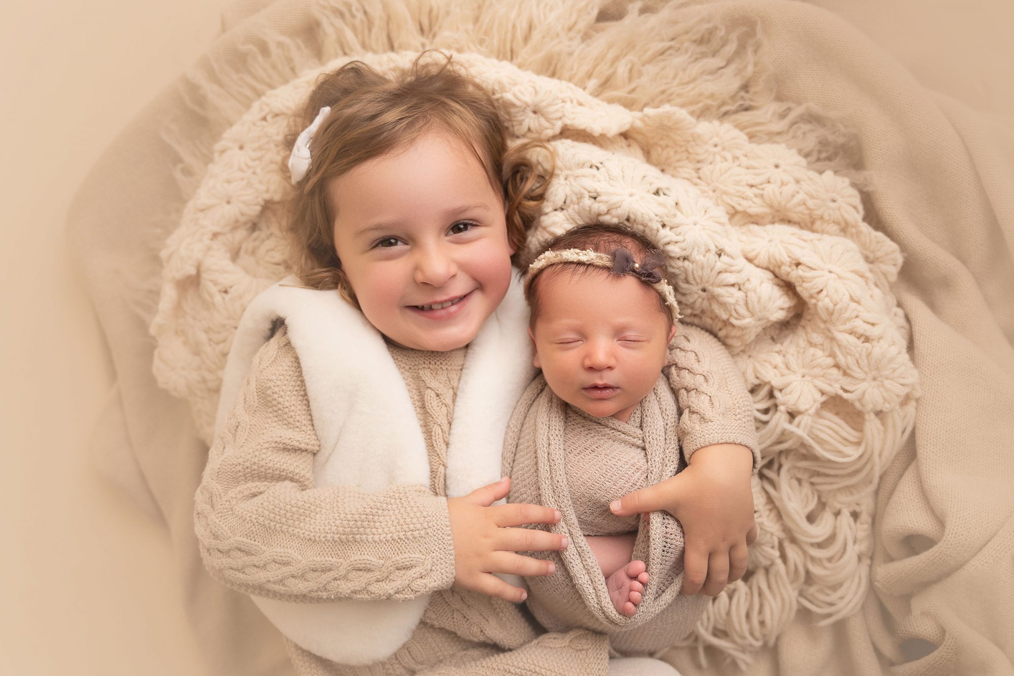 El bebé de una pareja de Tennessee establece un nuevo récord después de nacer de un embrión que estuvo congelado durante 27 años