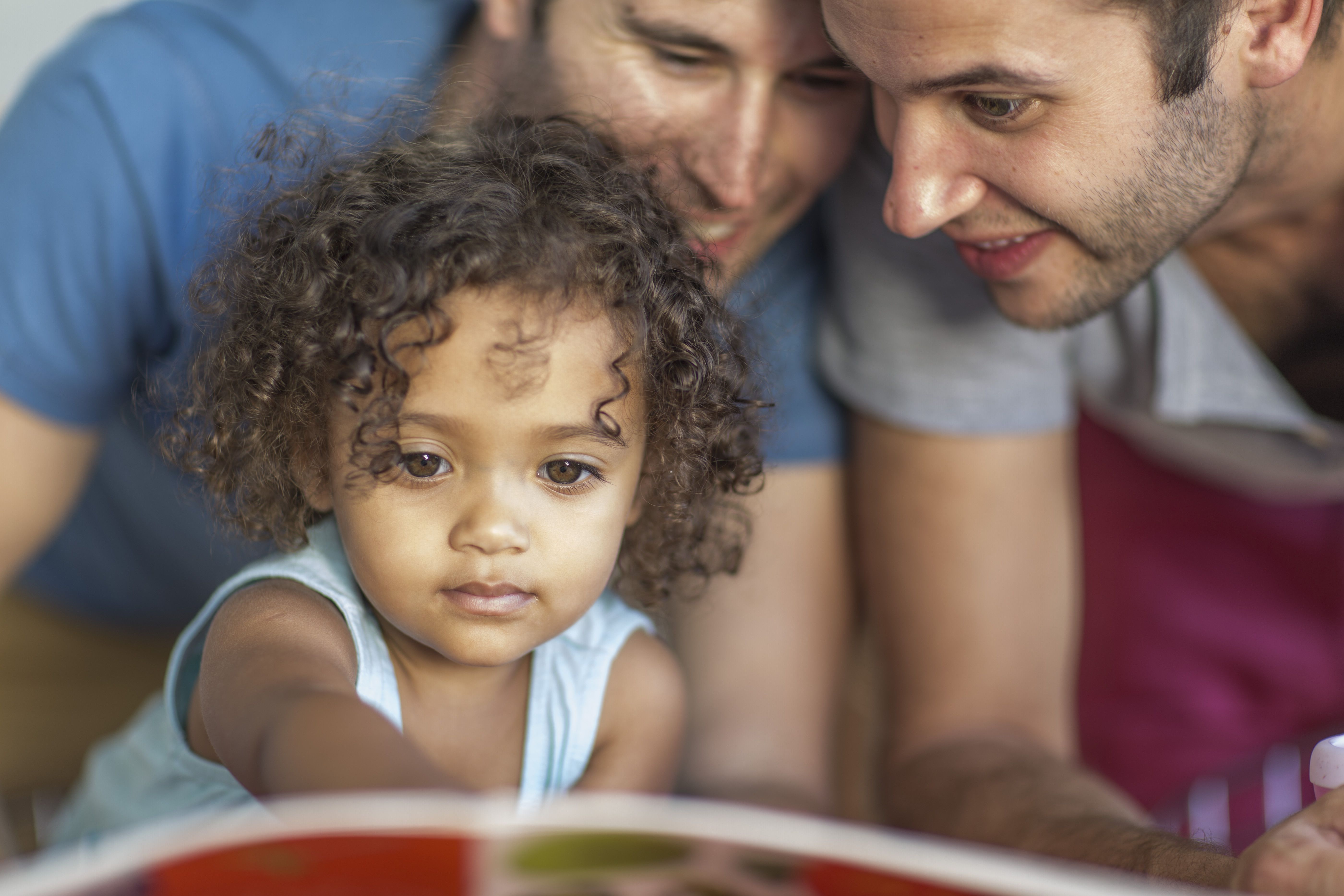 Cómo tener un bebé y formar una familia cuando te identificas como LGBTQ