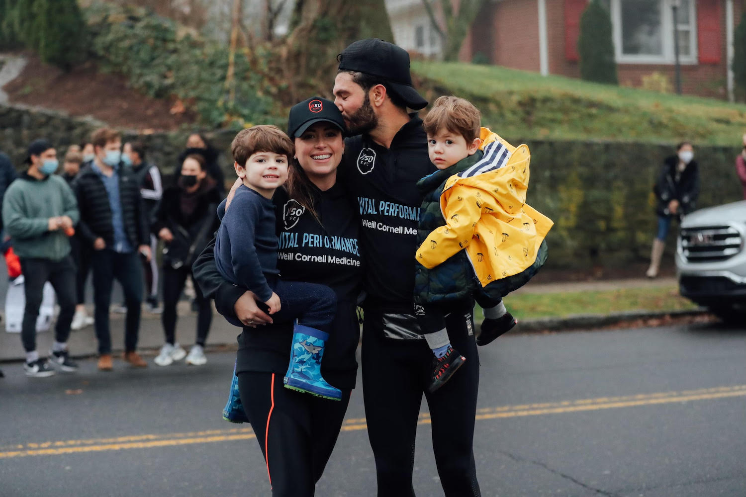 Este padre está en una misión de 50 millas para desestigmatizar la infertilidad masculina y ayudar a otros padres a concebir