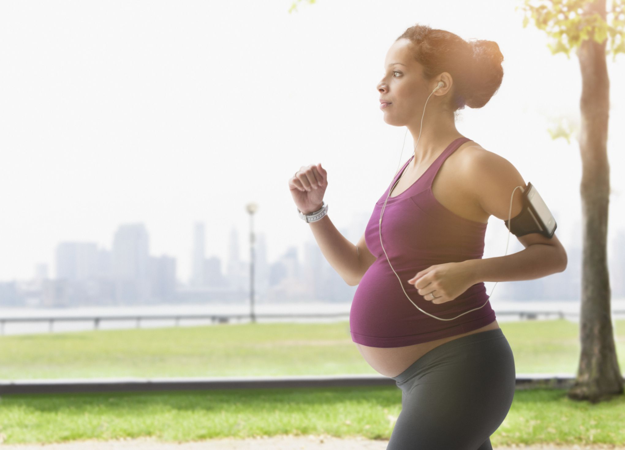 ¿Es seguro correr durante el embarazo?
