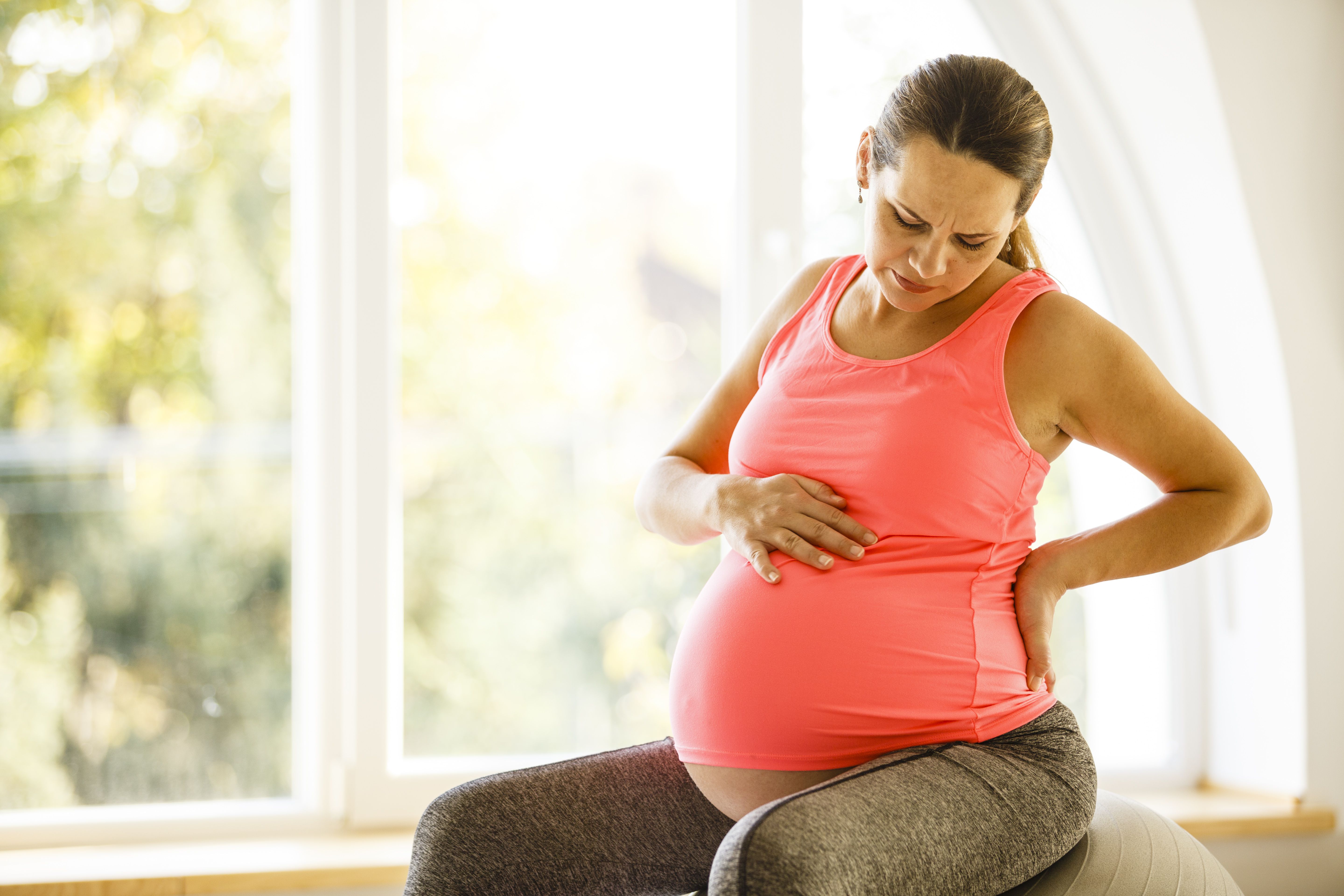 Causas de la acidez estomacal durante el embarazo y cómo tratarla