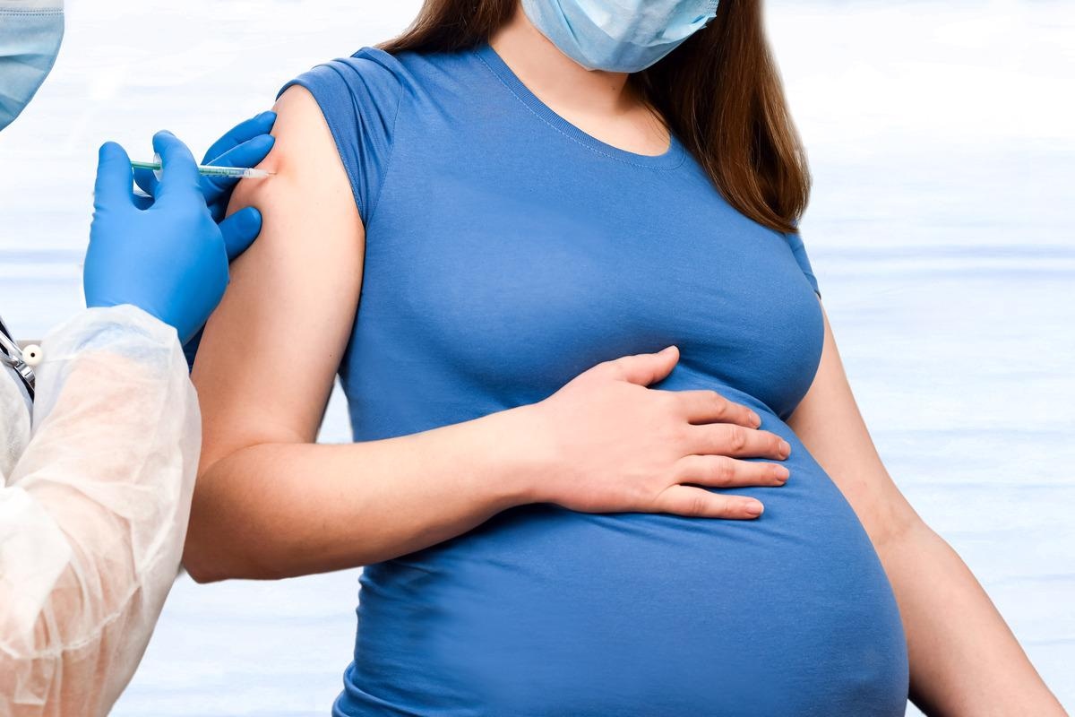 Study: COVID-19 vaccination in pregnancy. Image Credit: Marina Demidiuk/Shutterstock Study: COVID-19 vaccination in pregnancy. Image Credit: Marina Demidiuk/Shutterstock