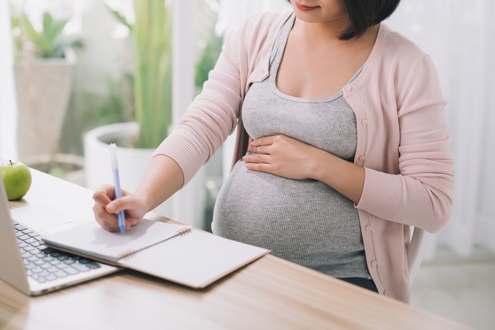 ¿Cómo afectó al trabajo y la fecundidad en Suiza la obligatoriedad de un permiso de maternidad breve y remunerado?