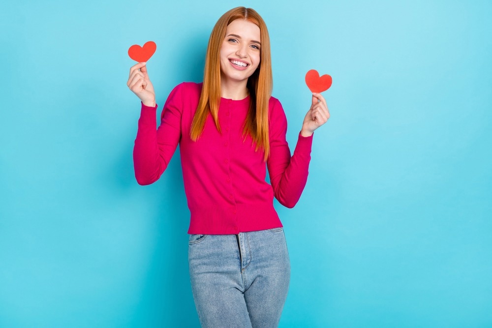 Study: Antecedents of the red-romance effect: Men’s attractiveness and women’s fertility. Image Credit: RomanSamborskyi/Shutterstock.com