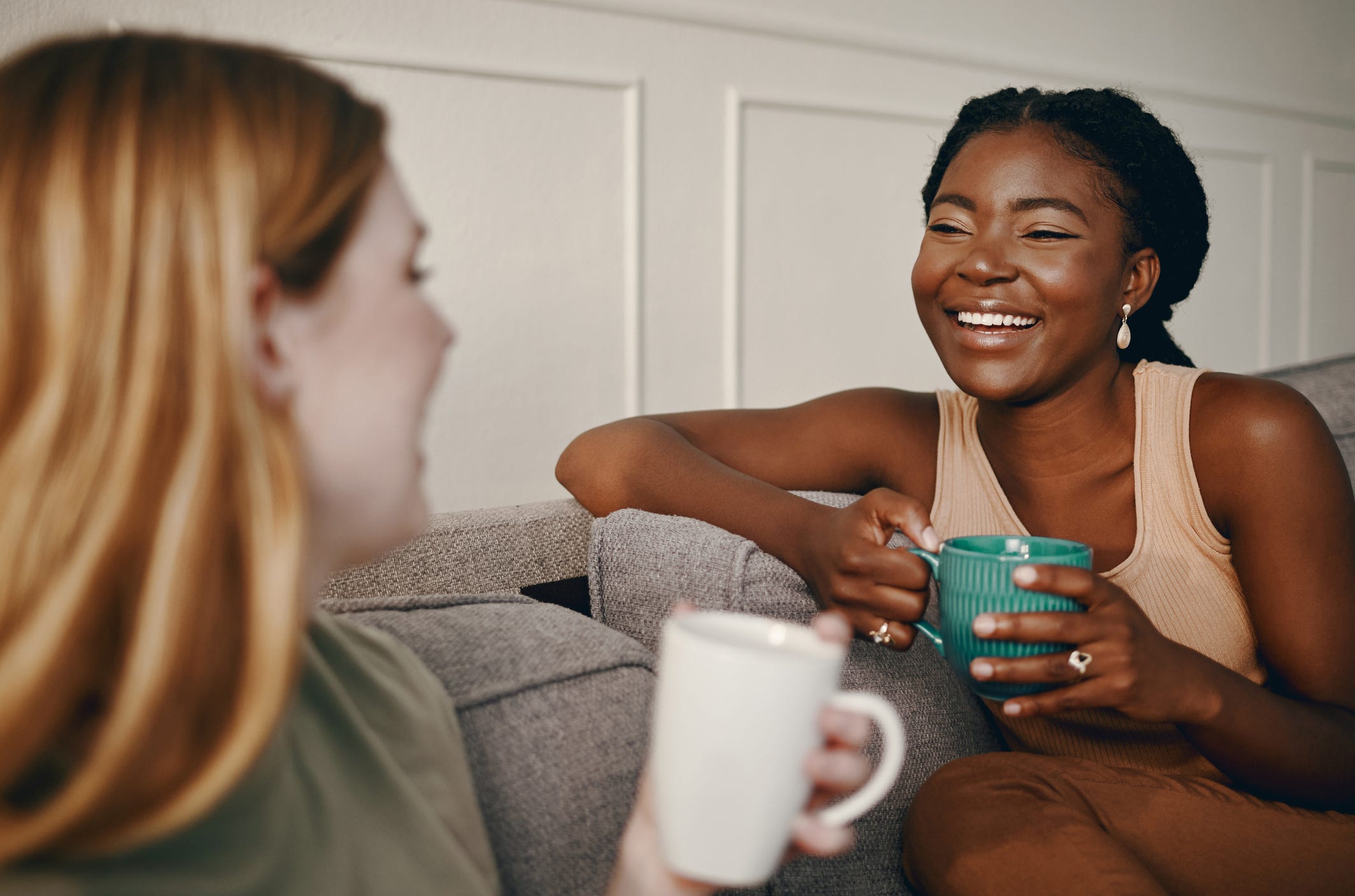 there are many differences between a life coach and a therapist