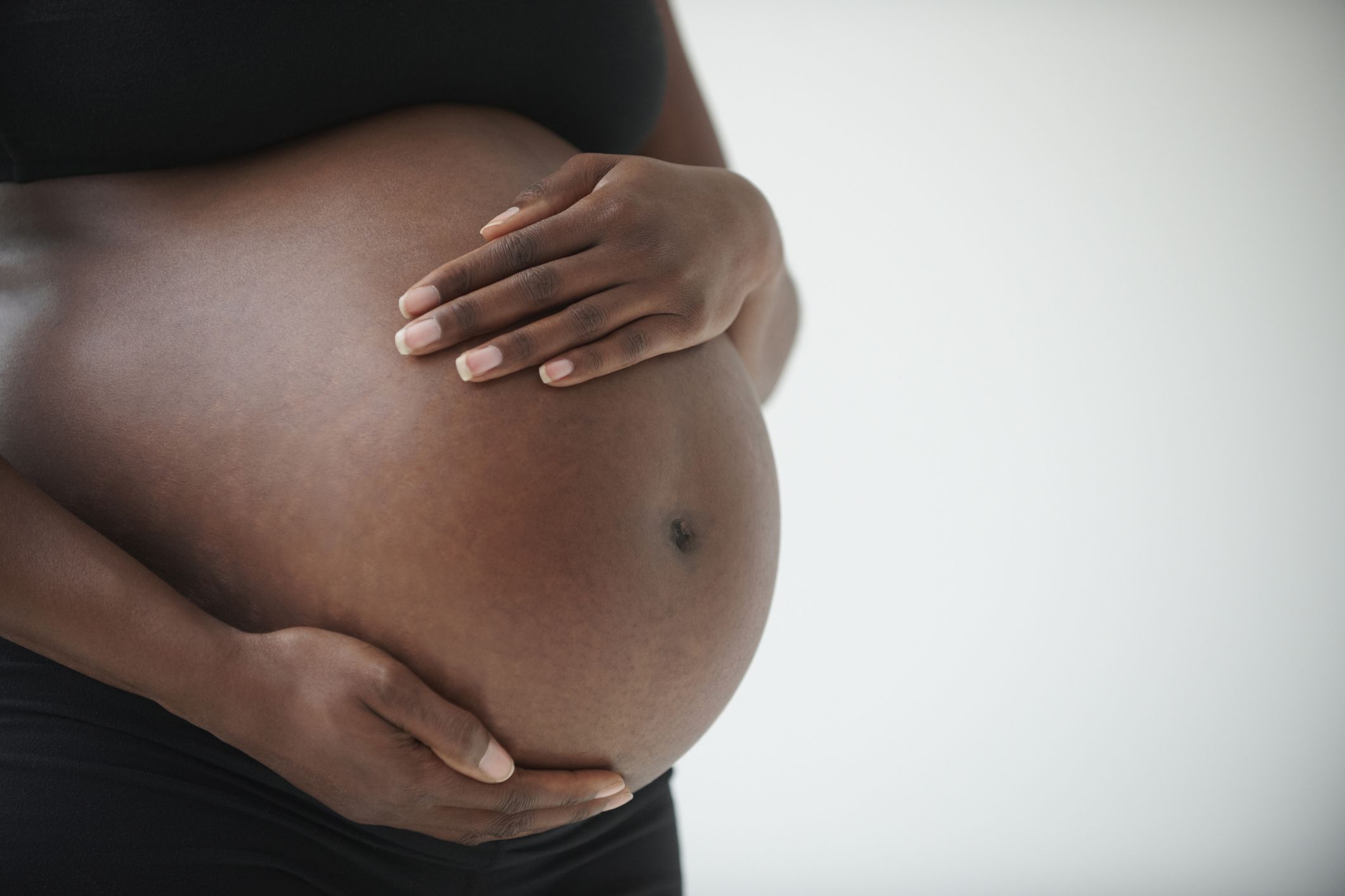 Un cirujano pide que se permita a las mujeres trans recibir trasplantes de útero